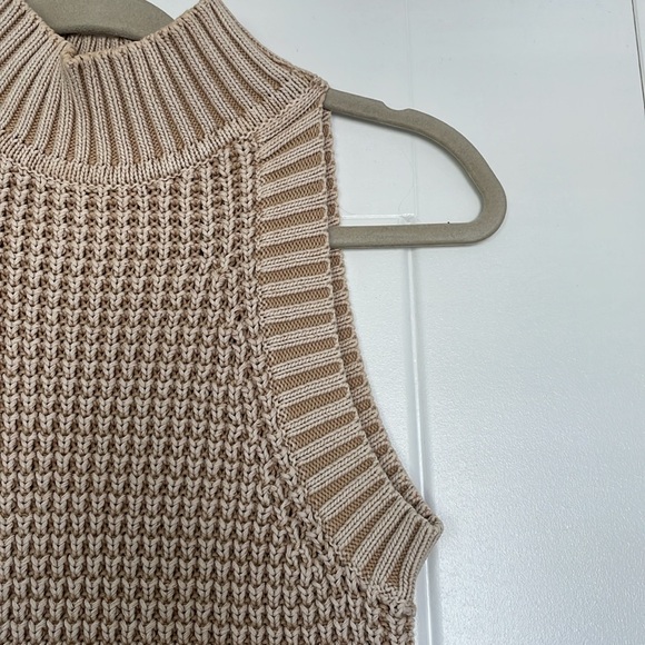 Michael Kors High Neck sleeveless knit sweater top. Tan/beige - Picture 3 of 4